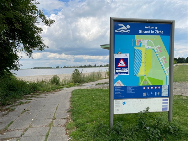 2023-07-21-BlauwalgStrandinZicht